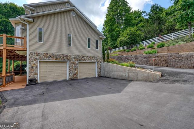 880 Locust Trail, Hiawassee, GA 30546
