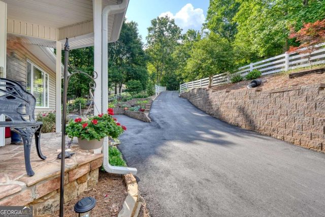 880 Locust Trail, Hiawassee, GA 30546