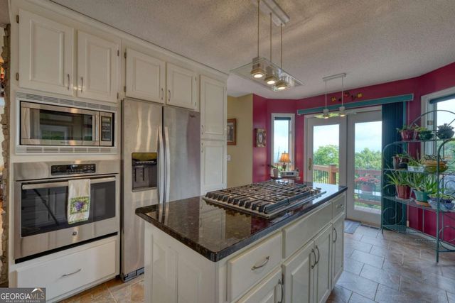 880 Locust Trail, Hiawassee, GA 30546