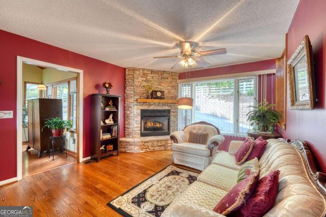880 Locust Trail, Hiawassee, GA 30546