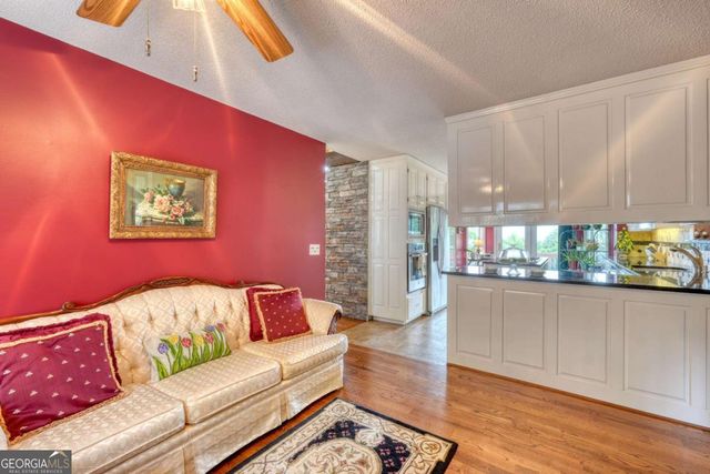 880 Locust Trail, Hiawassee, GA 30546