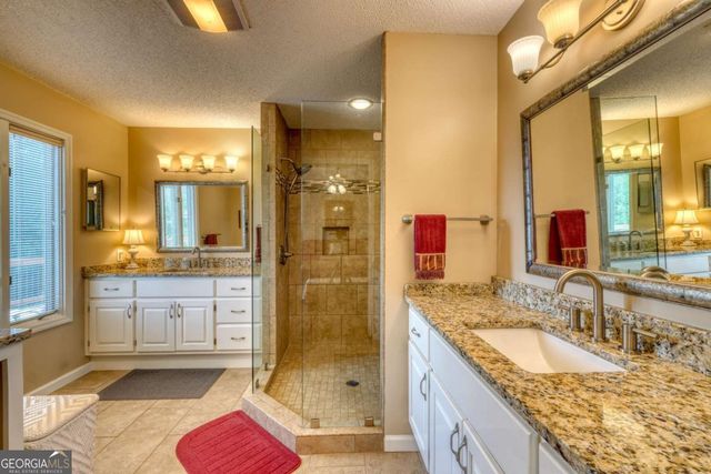 880 Locust Trail, Hiawassee, GA 30546