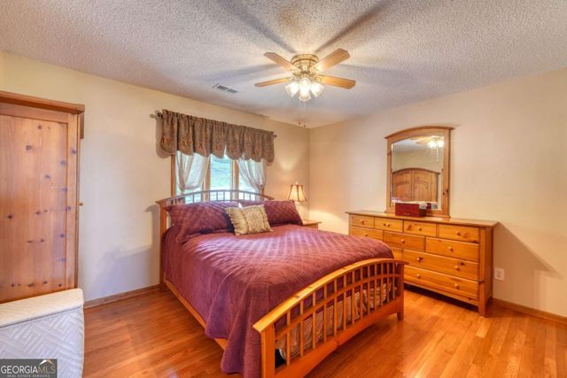 880 Locust Trail, Hiawassee, GA 30546