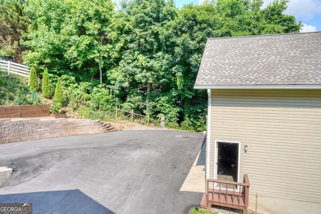 880 Locust Trail, Hiawassee, GA 30546