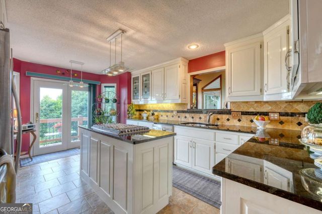 880 Locust Trail, Hiawassee, GA 30546