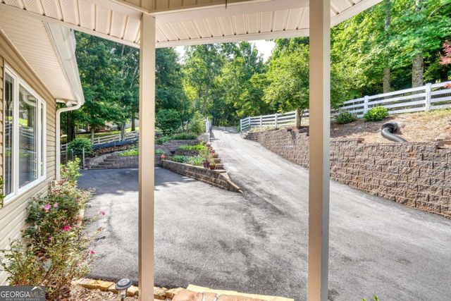 880 Locust Trail, Hiawassee, GA 30546