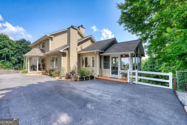 880 Locust Trail, Hiawassee, GA 30546