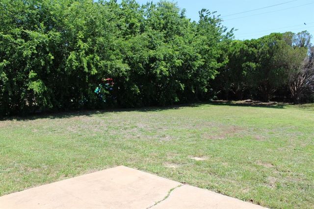 402 W Curtis Drive, Midwest City, OK 73110