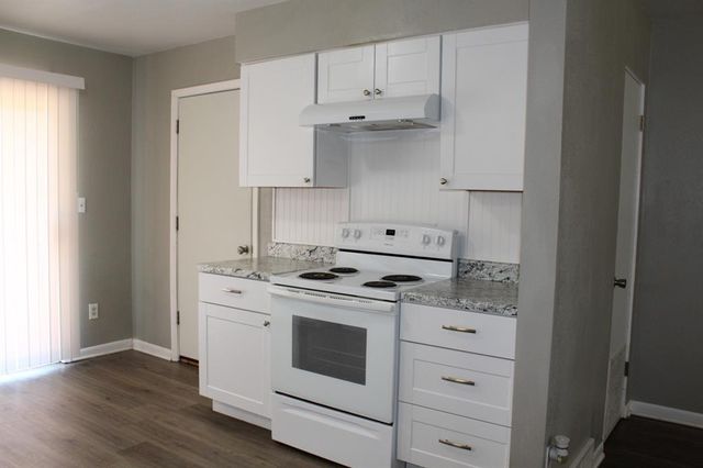 402 W Curtis Drive, Midwest City, OK 73110