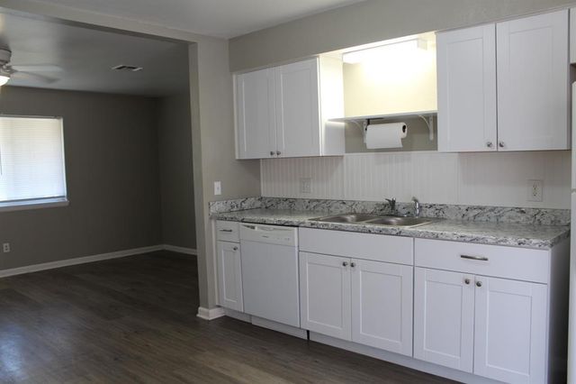 402 W Curtis Drive, Midwest City, OK 73110