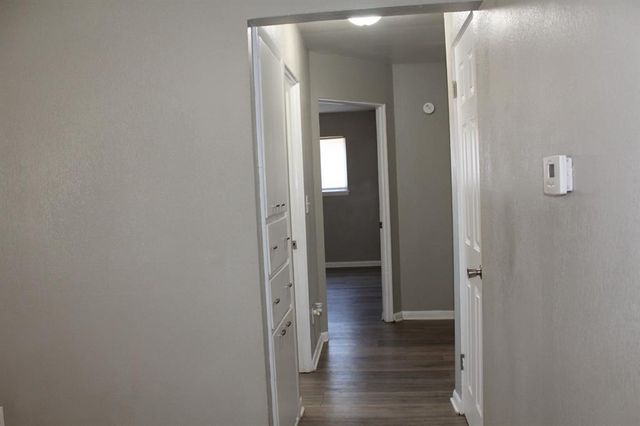 402 W Curtis Drive, Midwest City, OK 73110