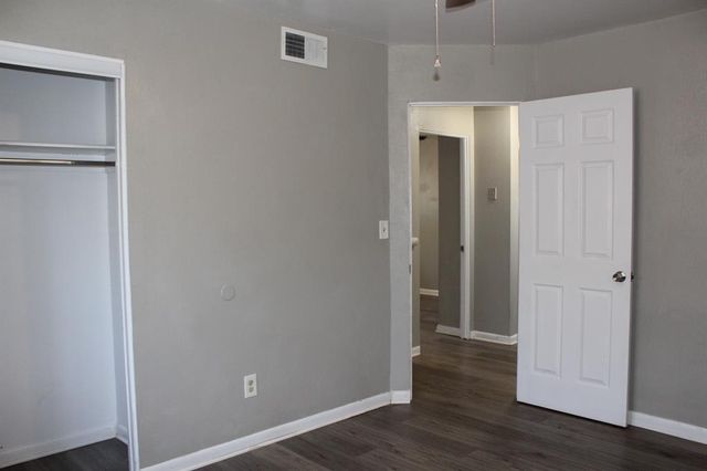 402 W Curtis Drive, Midwest City, OK 73110
