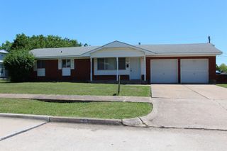 402 W Curtis Drive, Midwest City, OK 73110