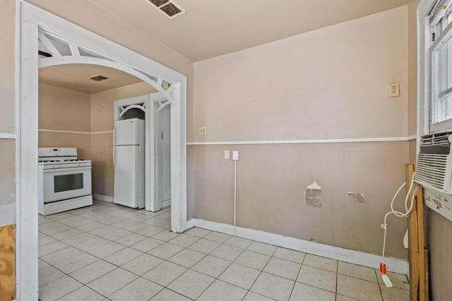 800 N Woods Street, Sherman, TX 75092