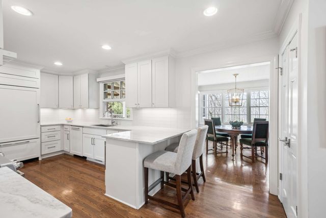 6010 Hickory Valley Rd, Nashville, TN 37205