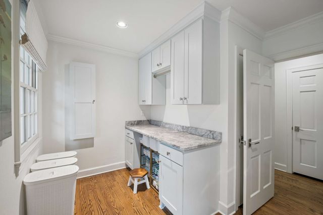 6010 Hickory Valley Rd, Nashville, TN 37205