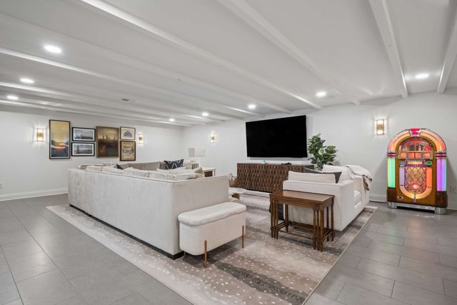 6010 Hickory Valley Rd, Nashville, TN 37205