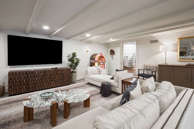 6010 Hickory Valley Rd, Nashville, TN 37205