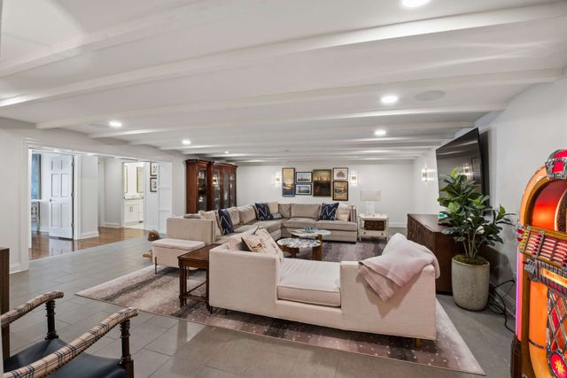 6010 Hickory Valley Rd, Nashville, TN 37205