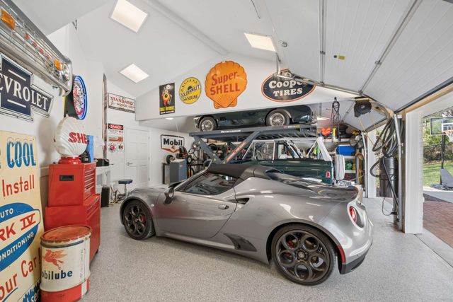 6010 Hickory Valley Rd, Nashville, TN 37205