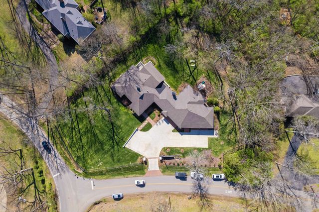 6010 Hickory Valley Rd, Nashville, TN 37205