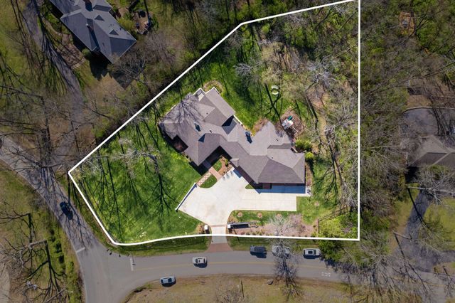 6010 Hickory Valley Rd, Nashville, TN 37205