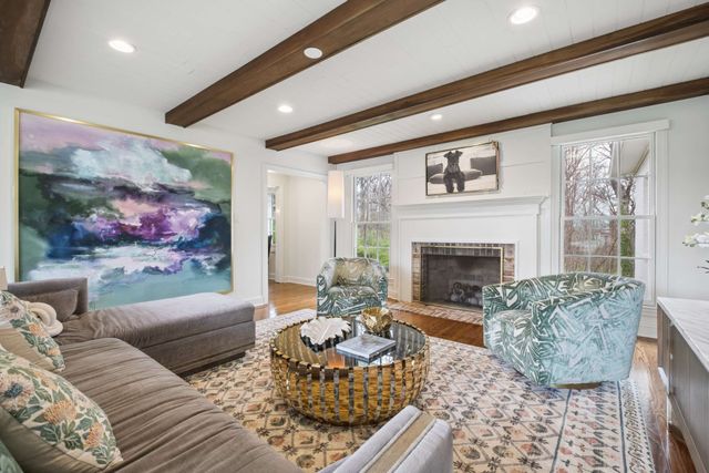 6010 Hickory Valley Rd, Nashville, TN 37205