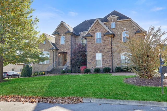142 Waters Hill Cir, Lebanon, TN 37087