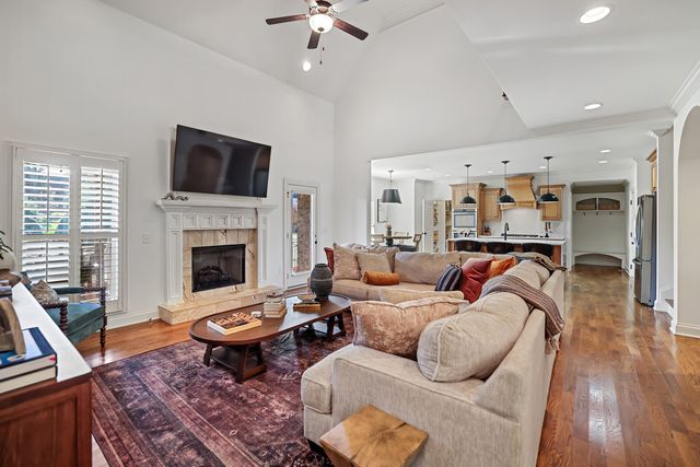 142 Waters Hill Cir, Lebanon, TN 37087