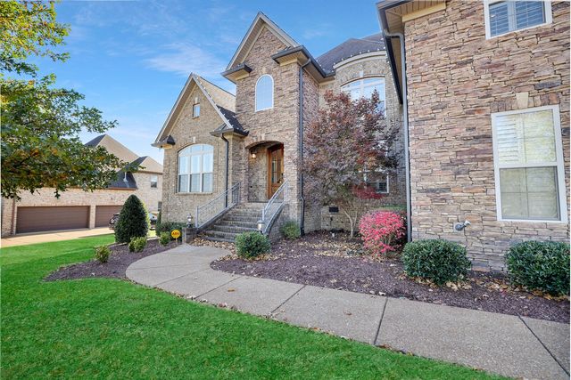 142 Waters Hill Cir, Lebanon, TN 37087