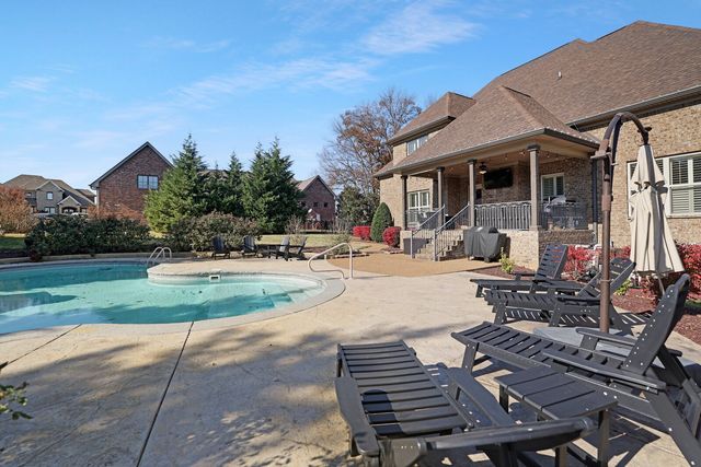 142 Waters Hill Cir, Lebanon, TN 37087