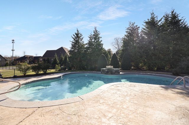 142 Waters Hill Cir, Lebanon, TN 37087