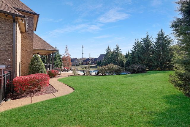 142 Waters Hill Cir, Lebanon, TN 37087