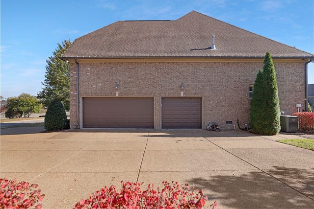 142 Waters Hill Cir, Lebanon, TN 37087