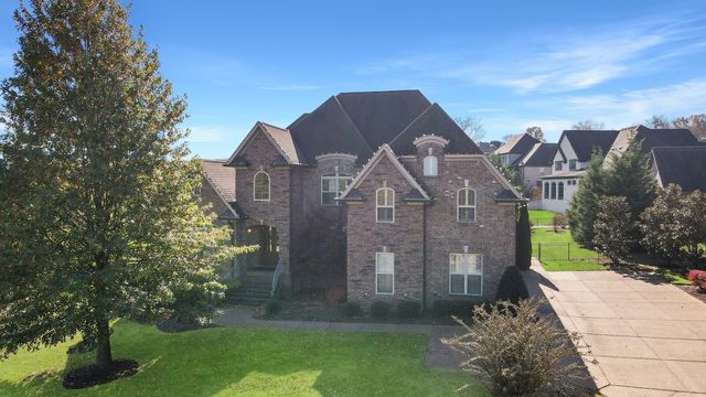 142 Waters Hill Cir, Lebanon, TN 37087