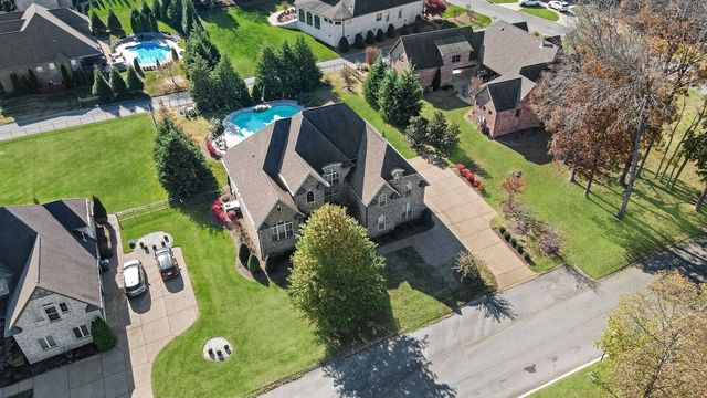 142 Waters Hill Cir, Lebanon, TN 37087