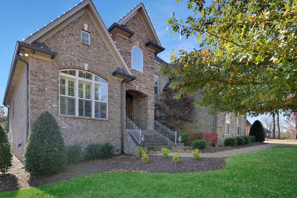 142 Waters Hill Cir, Lebanon, TN 37087