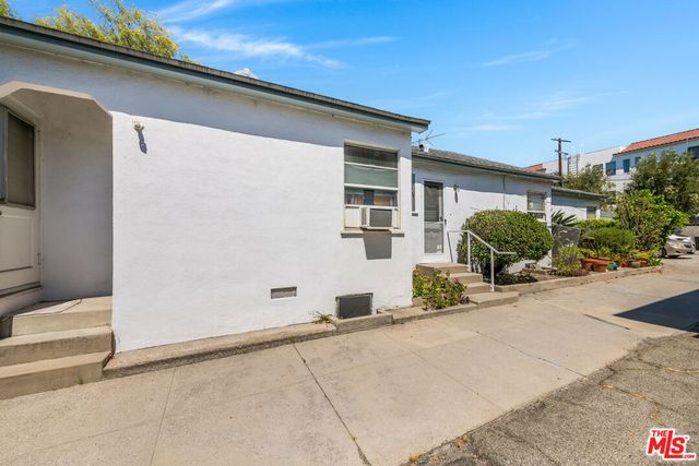 10651 Whipple Street, Toluca Lake, CA 91602