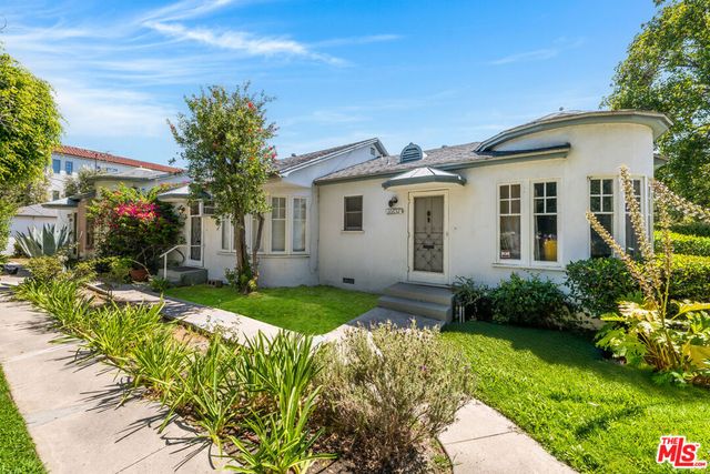 10651 Whipple Street, Toluca Lake, CA 91602