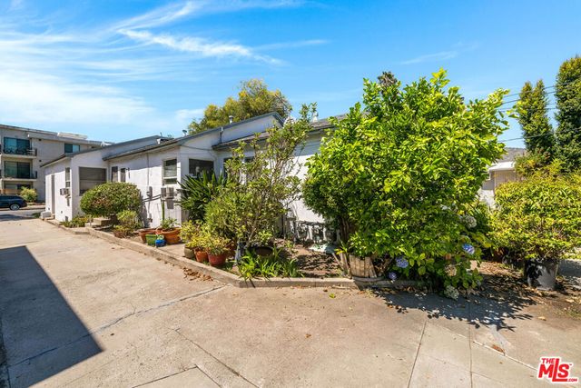10651 Whipple Street, Toluca Lake, CA 91602