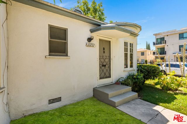 10651 Whipple Street, Toluca Lake, CA 91602