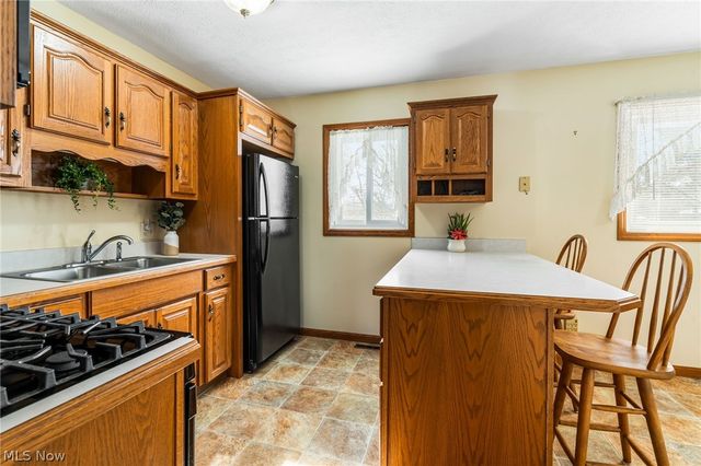 3388 Symphony Lane, New Franklin, OH 44216