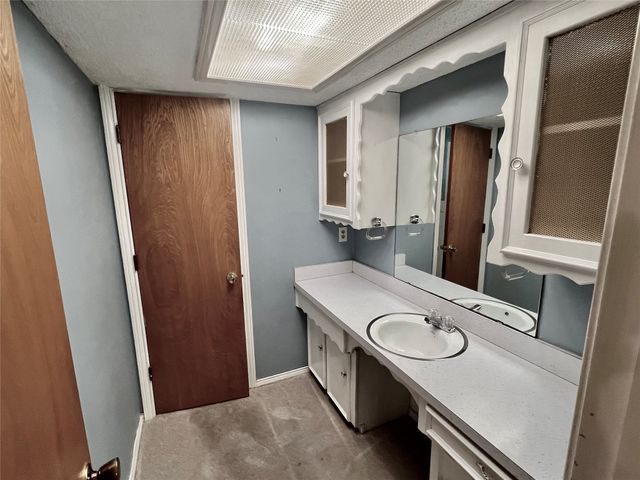 813 Misty Glen Drive, Desoto, TX 75115