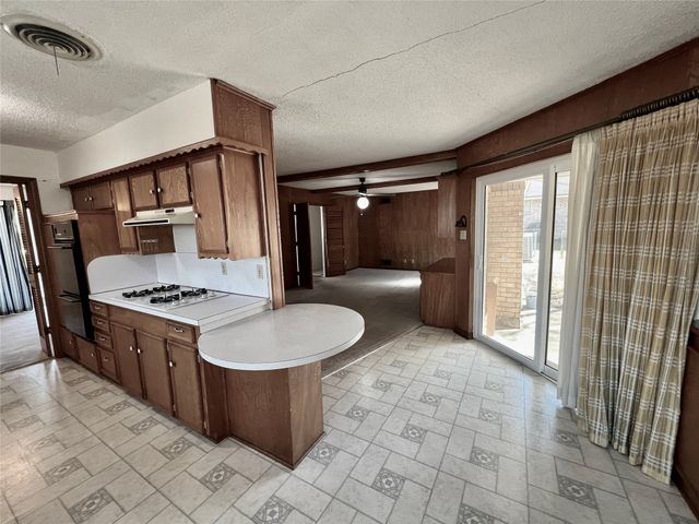 813 Misty Glen Drive, Desoto, TX 75115