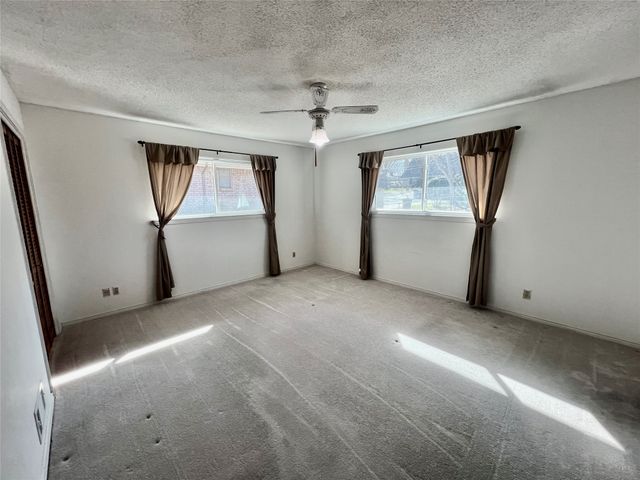 813 Misty Glen Drive, Desoto, TX 75115