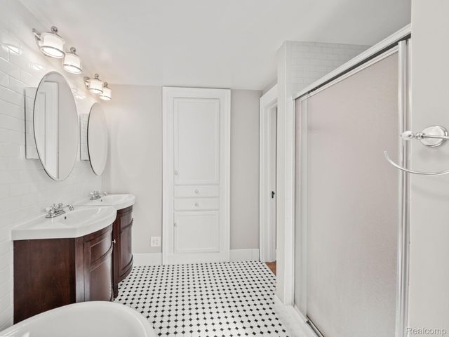 411 WILCOX Street, Rochester, MI 48307