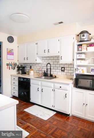 18 PARTRIDGE COURT, Marlton, NJ 08053