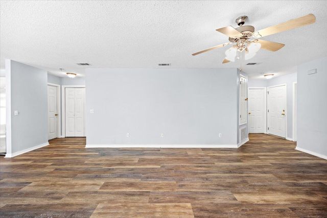 1869 Vineyard Street, Navarre, FL 32566