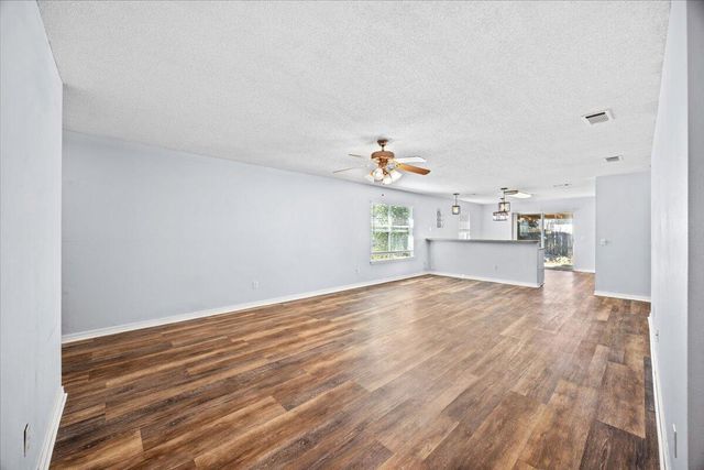 1869 Vineyard Street, Navarre, FL 32566