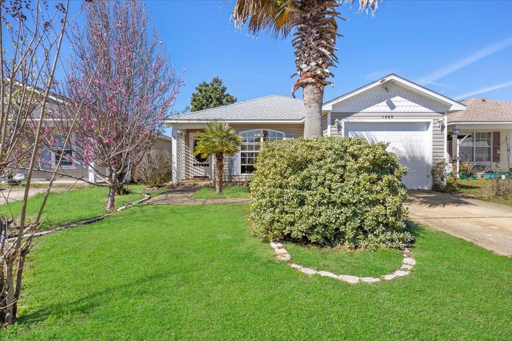 1869 Vineyard Street, Navarre, FL 32566